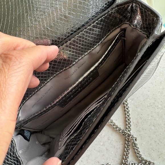 Michael Kors Silver Croc Crossbody bag - Picture 3 of 8